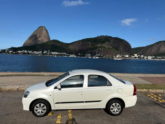 TOYOTA ETIOS 1.5 X SEDAN 16V FLEX 4P MANUAL TOYOTA ETIOS 1.5 X SEDAN 16V FLEX 4P MANUAL